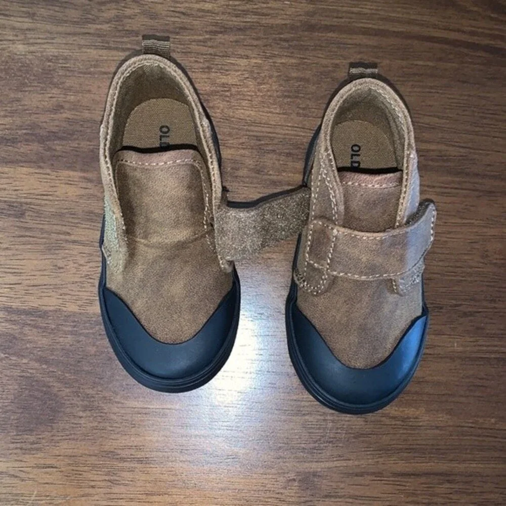 Old Navy Faux Suede mid-Top Chukka sneakers 5,6,11